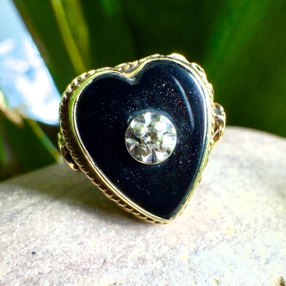 Vintage Jewelry - 14k Onyx Heart & Diamond accent Ring